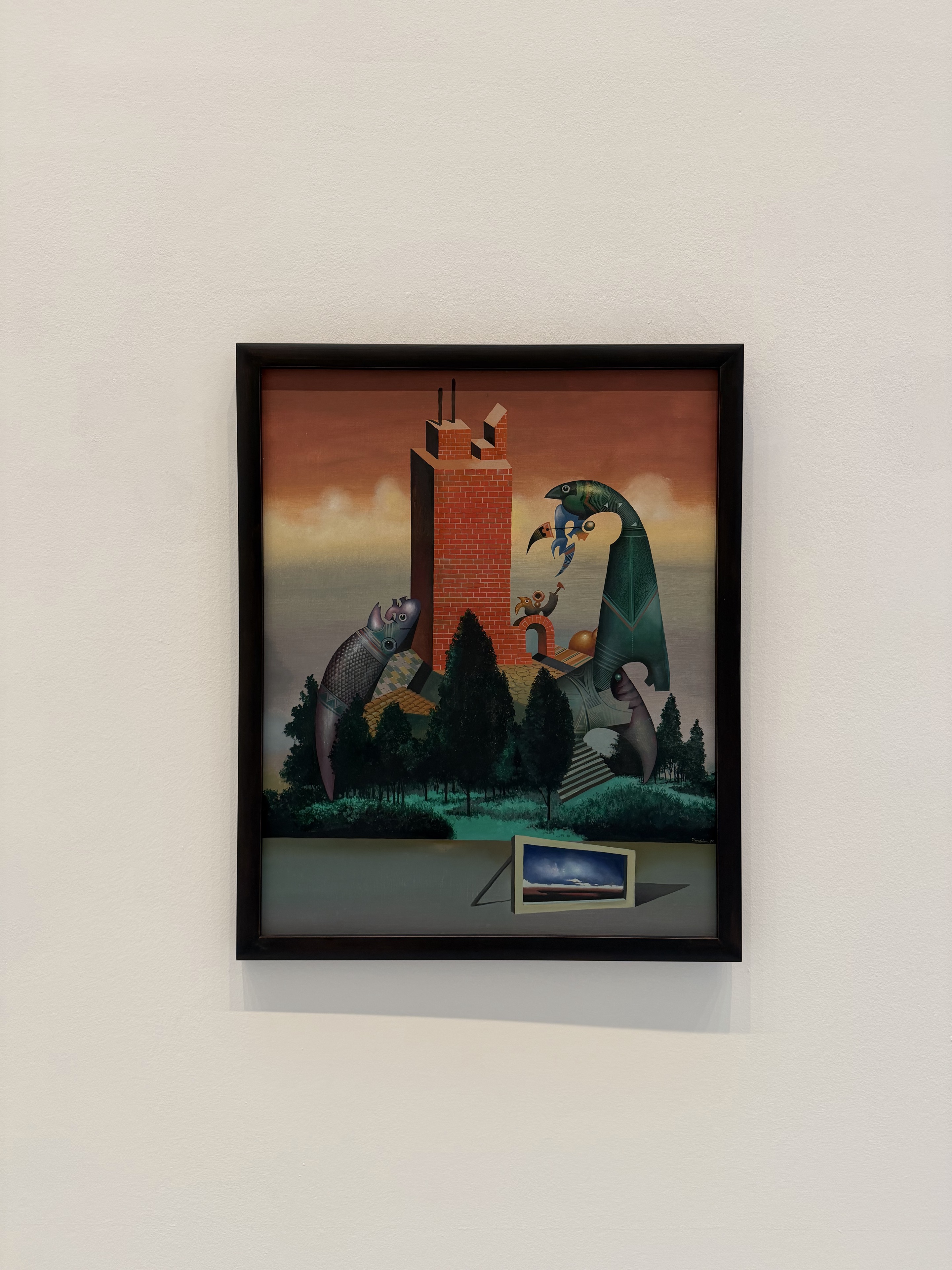 由建筑、鱼形生物与画中画构成的超现实场景